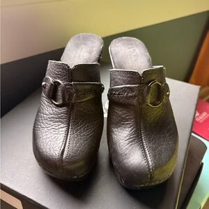 🇮🇹 Italian Shoemakers Black Leather Slip-On Mules with Buckle Accent